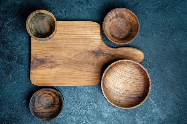 Bovenaanzicht bruin houten bureau