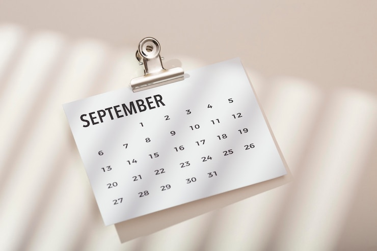 Gratis Foto bovenaanzicht bureauopstelling met kalender