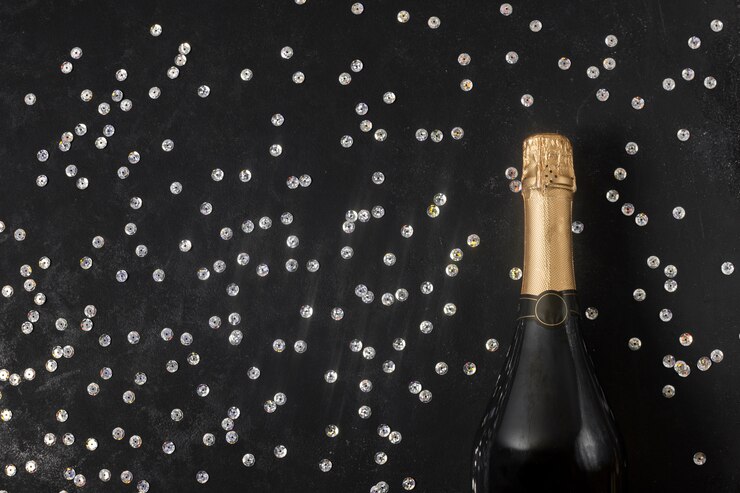 Gratis Foto bovenaanzicht champagnefles op tafel