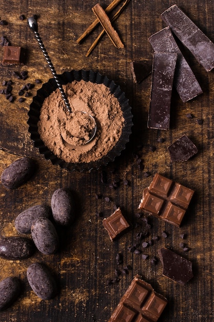 Gratis foto bovenaanzicht chocoladedessert voorbereiding