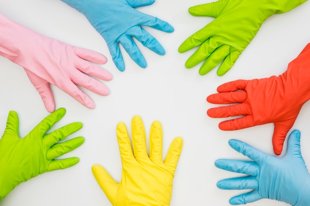 Bovenaanzicht collectie rubberen handschoenen