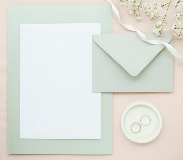 Bovenaanzicht elegante bruiloft briefpapier