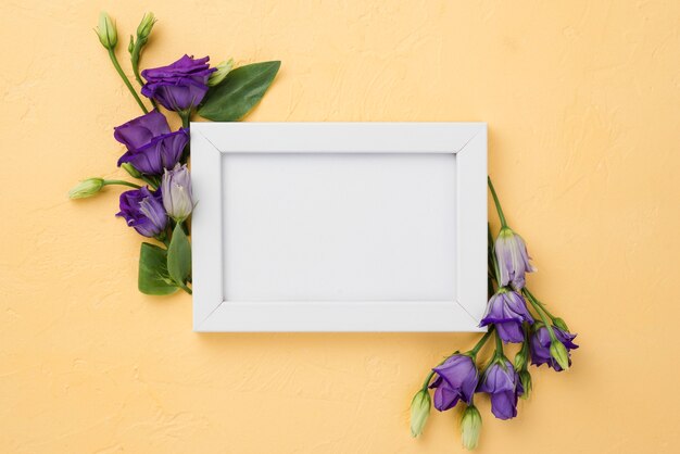 Bovenaanzicht frame met bloemen