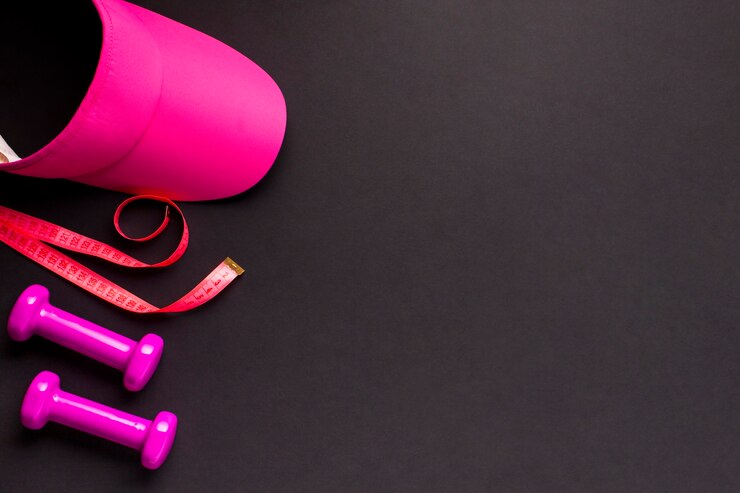 Gratis Foto bovenaanzicht frame met roze sportieve items