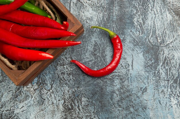 Bovenaanzicht gekleurde pittige paprika's