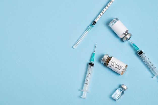 Bovenaanzicht gele koorts vaccin concept