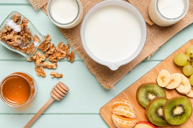 Bovenaanzicht gezond ontbijt met muesli