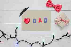 Gratis foto bovenaanzicht happy father day.red hart en woord 