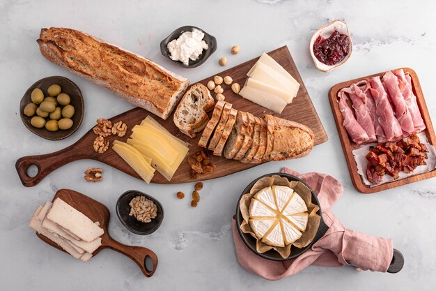 Bovenaanzicht heerlijk eten met bord