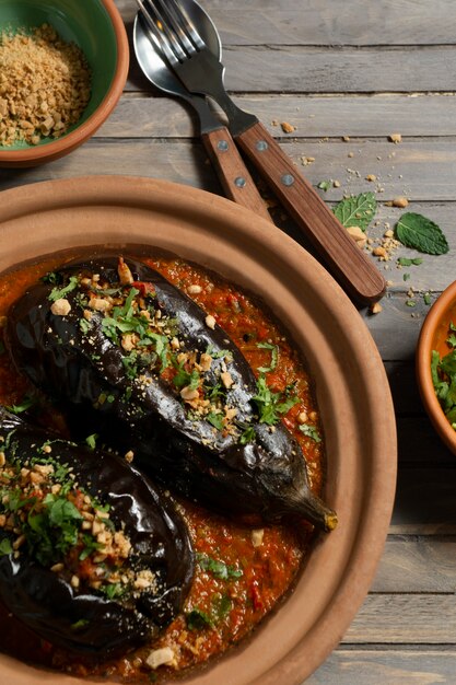 Bovenaanzicht heerlijke aubergines schotel stilleven