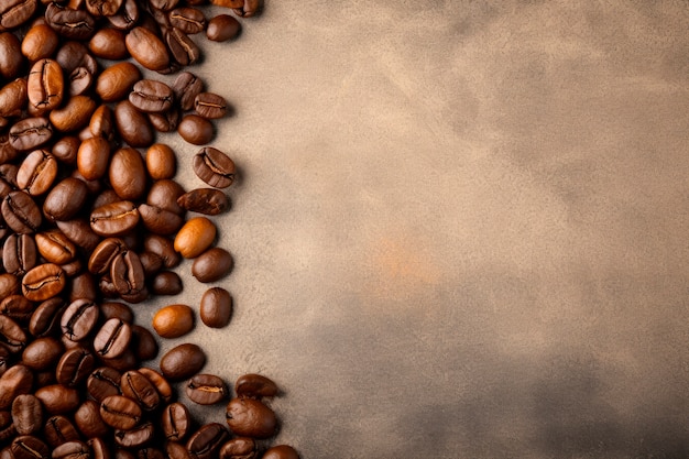 Bovenaanzicht heerlijke koffiebonen regeling