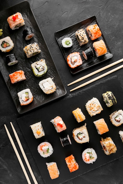 Gratis foto bovenaanzicht heerlijke sushi