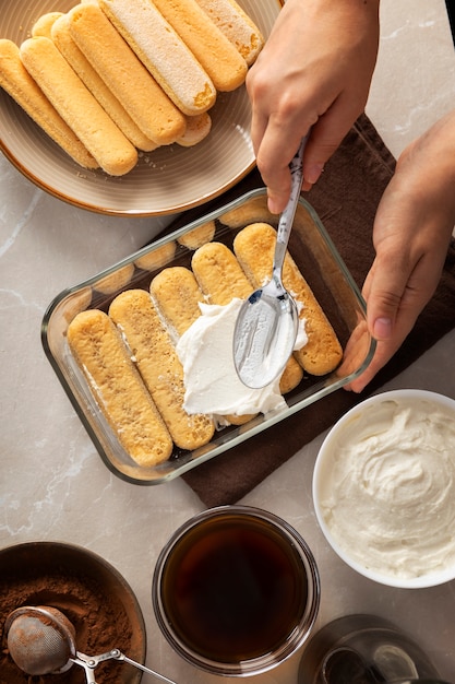 Bovenaanzicht heerlijke tiramisu ingrediënten