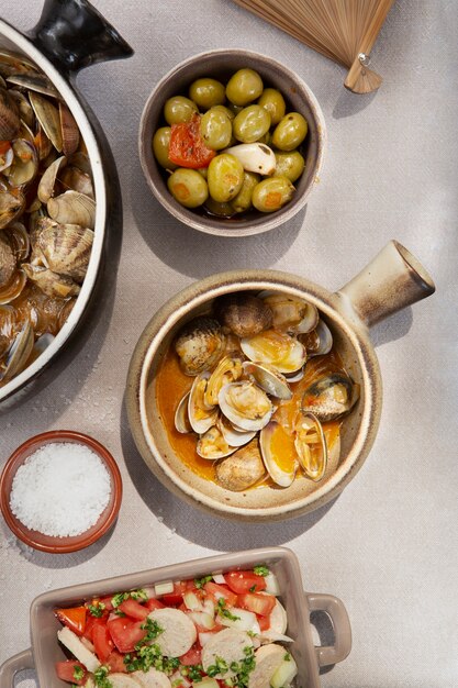 Bovenaanzicht heerlijke zeevruchten op tafel