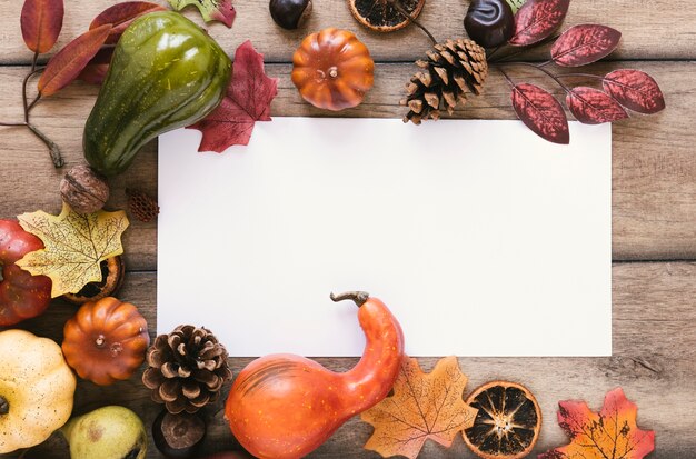 Bovenaanzicht herfst arrangement met kopie ruimte