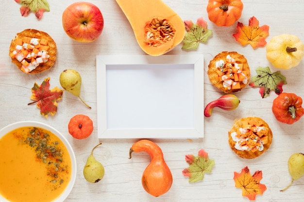 Bovenaanzicht herfst voedsel met een frame