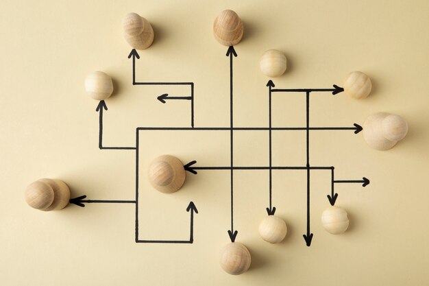 Bovenaanzicht houten pionnen arrangement