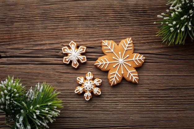 Bovenaanzicht Kerstdecoratie op een tafel