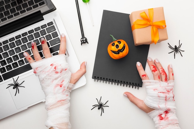 Gratis foto bovenaanzicht kwaad halloween concept