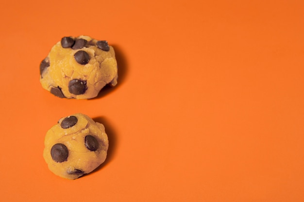 Gratis foto bovenaanzicht lekker chocolate chips deeg