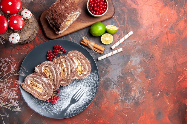 Bovenaanzicht lekkere koekjesbroodjes op donkere achtergrond