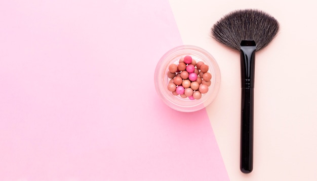 Bovenaanzicht make-up borstel met kopie ruimte