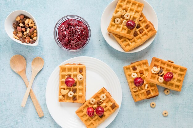 Bovenaanzicht marmelade en wafels