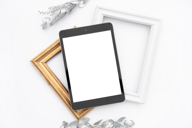 Gratis foto bovenaanzicht mock-up tablet met frames