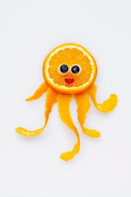 Gratis foto bovenaanzicht octopus oranje op witte achtergrond