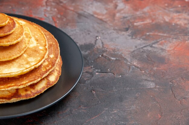 Bovenaanzicht op heerlijke pannenkoekenstapel