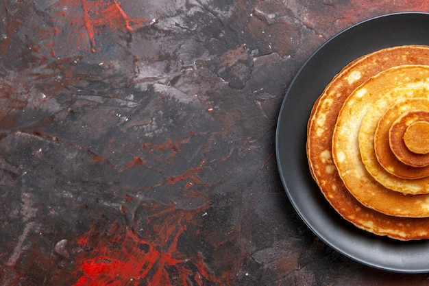 Bovenaanzicht op heerlijke pannenkoekenstapel