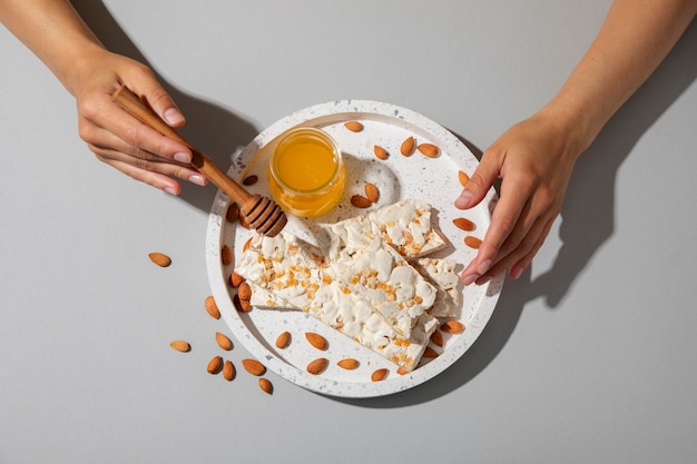 Gratis foto bovenaanzicht op turron-dessert