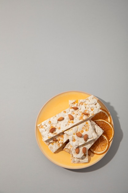 Bovenaanzicht op turron-dessert