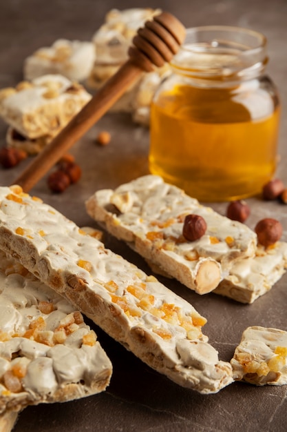 Bovenaanzicht op turron-dessert