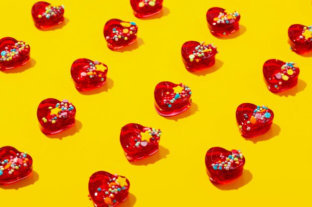 Bovenaanzicht over hartvormige lolly's