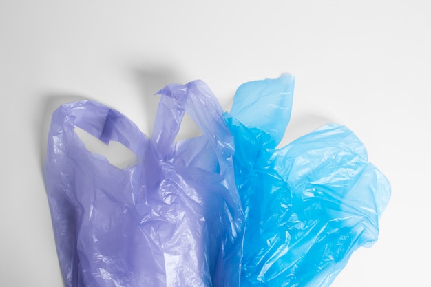 Bovenaanzicht over plastic item klaar voor recycling