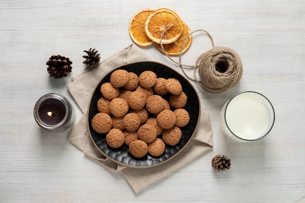 Gratis foto bovenaanzicht pepernoten dessert en melk