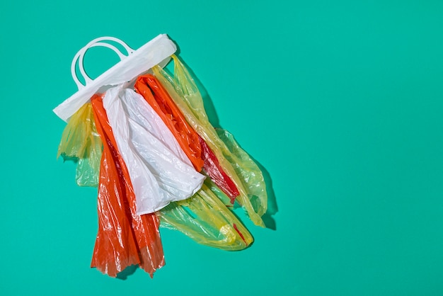 Bovenaanzicht plastic zakken arrangement