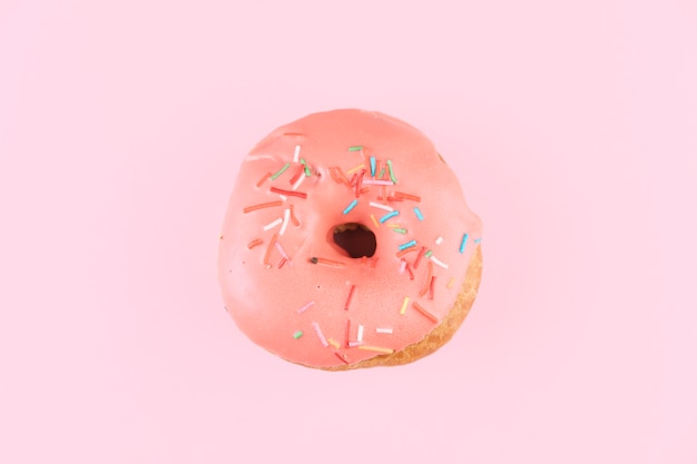 Bovenaanzicht roze donut