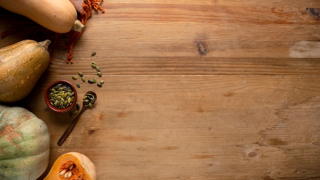 Bovenaanzicht thanksgiving voedselrandsamenstelling met kopieerruimte