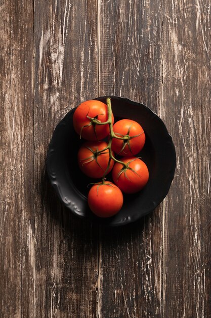 Bovenaanzicht tomaten van plaat