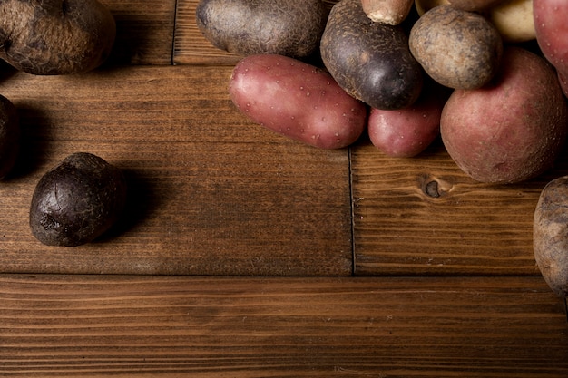 Bovenaanzicht van aardappelen met kopie ruimte