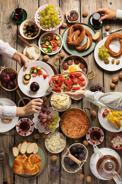 Gratis foto bovenaanzicht van banket met veel eten