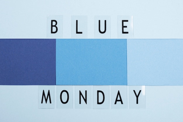 Bovenaanzicht van blauw maandag papier