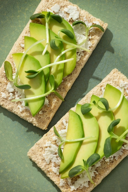 Bovenaanzicht van bord met keto dieetvoedsel