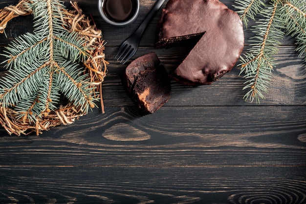 Gratis foto bovenaanzicht van cake met kopie ruimte