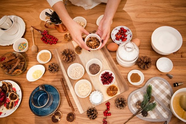 Bovenaanzicht van cake versieren ingrediënten