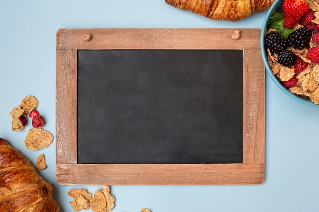 Gratis foto bovenaanzicht van granen met fruit en frame