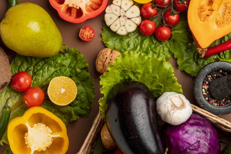 Gratis Foto bovenaanzicht van groenten met aubergine en paprika