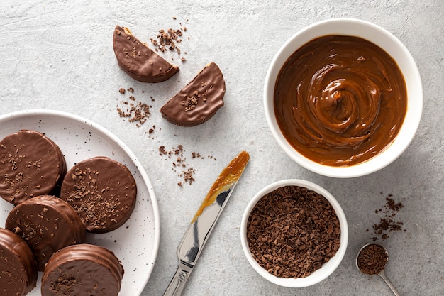 Gratis foto bovenaanzicht van heerlijke alfajores-koekjes